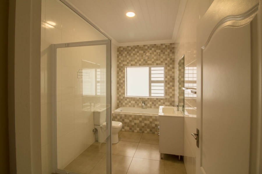 4 Bedroom Property for Sale in Menkenkop Western Cape